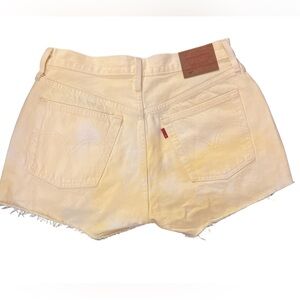 Levi’s 501 Yellow Shorts Size 28
